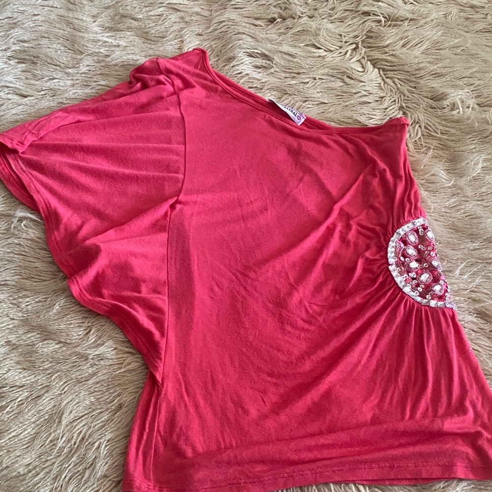Body Central one shoulder Short Sleeve Top with Embellished detail on side 🌺🌸💋